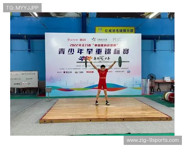 举重俱乐部加强青少年训练计划与个体化调整，举重队力量训练